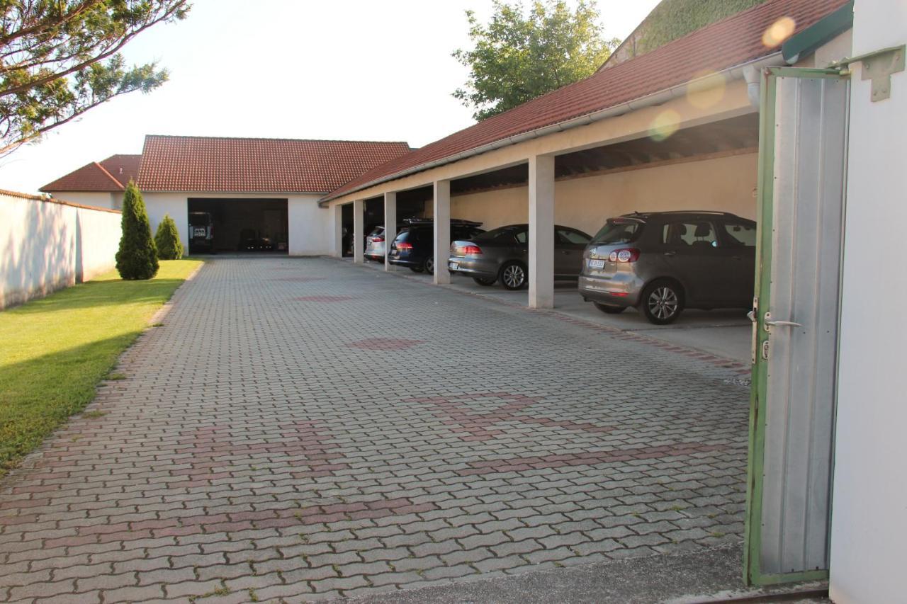 Bed and Breakfast Haus Renée Podersdorf am See Exterior foto