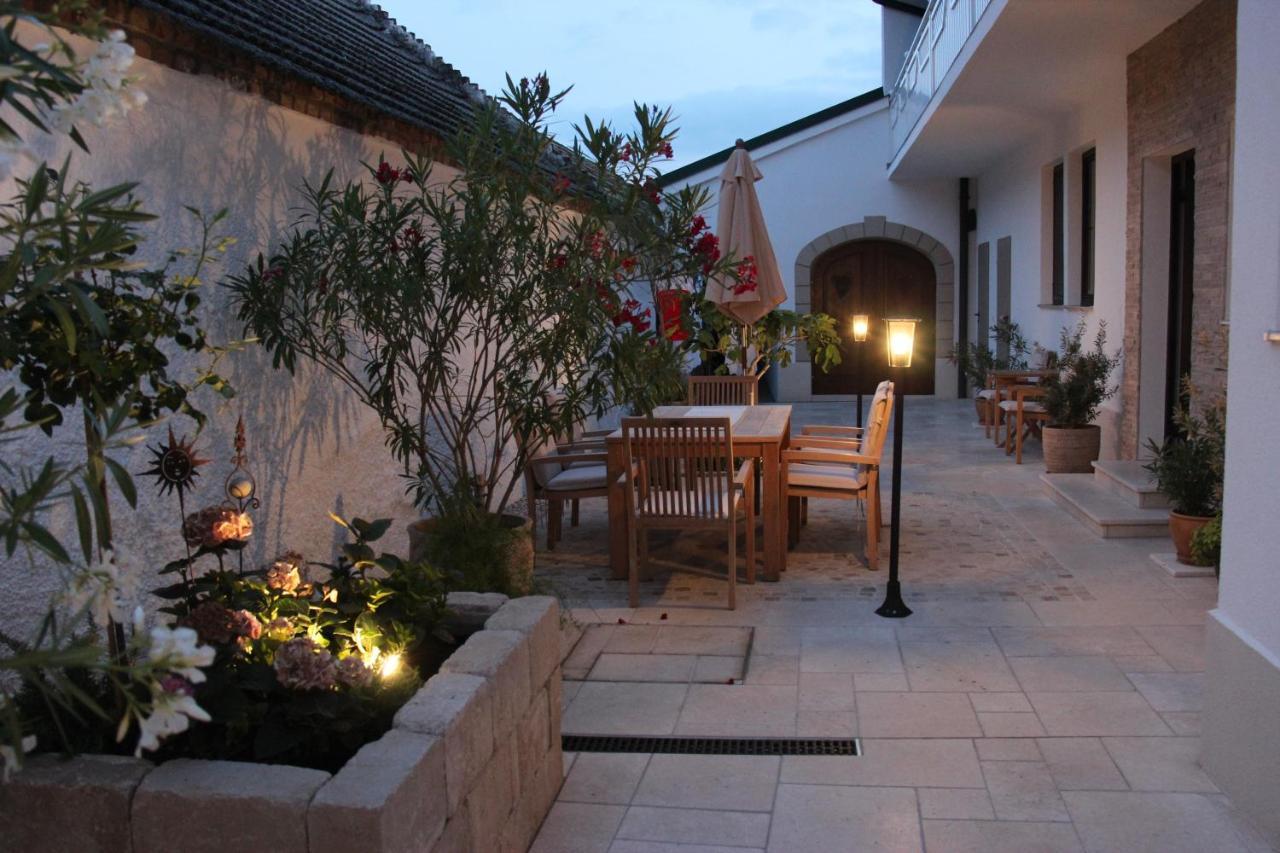 Bed and Breakfast Haus Renée Podersdorf am See Exterior foto